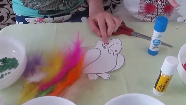 Делаем аппликацию попугая из цветной бумаги. смотреть онлайн