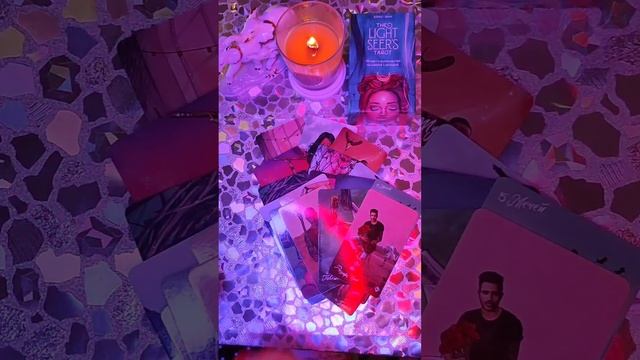 Любит или не любит???Карты Таро дадут ответ ? смотреть онлайн