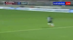 Шедевральный гол Роналдиньо в матче «Атлетико Минейро» - «Арсенал»