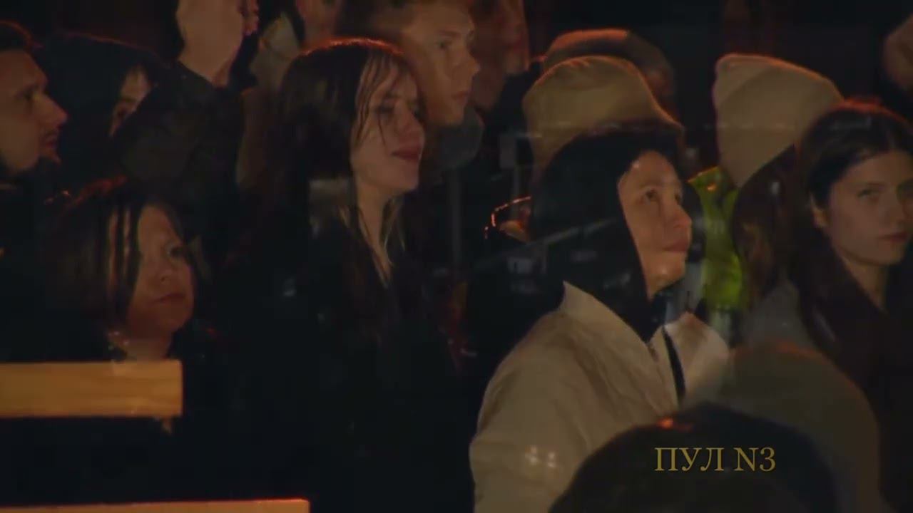 «С минуты молчания началась акция памяти жертв теракта - на здании "Крокус сити холла". смотреть онлайн