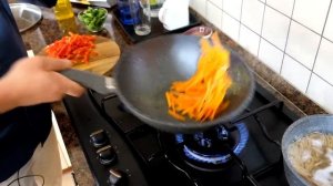 WOK! КАК ПРИГОТОВИТЬ КРЕВЕТКИ С ГРЕЧНЕВОЙ ЛАПШОЙ - пошаговый, легкий рецепт!