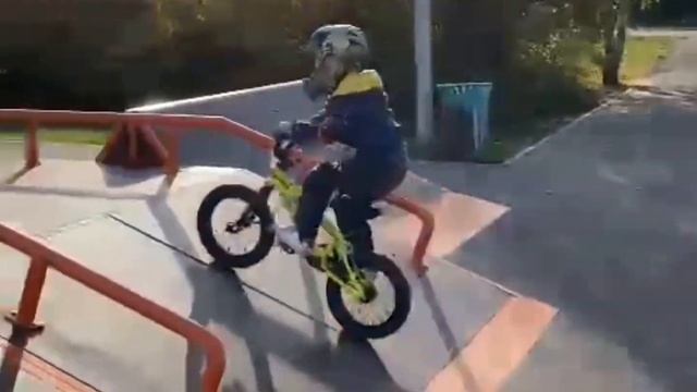 ДЕТИ ЭКСТРИМАЛЫ - BMX KIDS - школа БЕГОВЕЛ ВИДНОЕ #BEGOVELVIDNOE смотреть онлайн