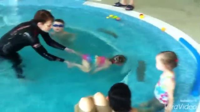 Плавание для малышей! Занятие! Донецк смотреть онлайн