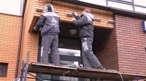 Монтаж стеклянного козырька на профиле Sali-Base