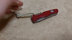 Мой любимый складной нож "Victorinox" и чехол к нему.