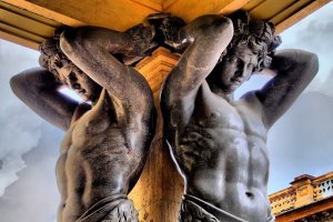 Эрмитаж, Атланты, колонны - загадки и проверка металлодетектором.mp4