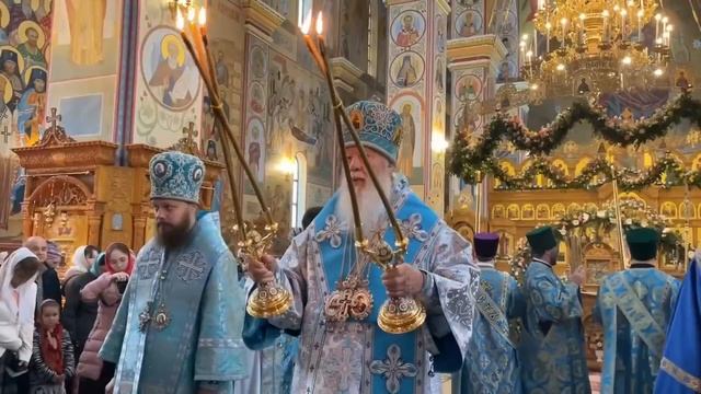 Литургия и водосвятный молебен в праздник иконы Божией Матери «Живоносный источник» 29 апр. 2022 г. смотреть онлайн