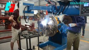 Сварка на вращателе с применением колонны с колебателем (осцилляции) для заполнения разделки