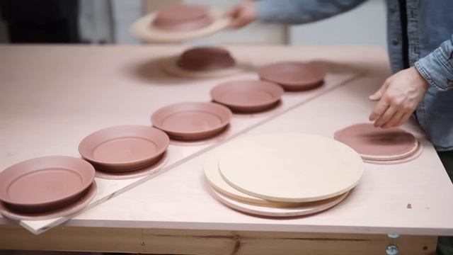 How to Throw and Trim a Small Pottery Plate — Narrated Version смотреть онлайн
