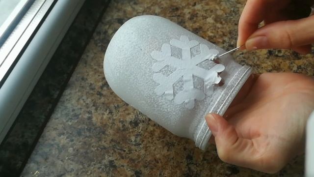 Підсвічник своїми руками. Стеклянный белый подсвечник. Как сделать подсвечник в банке. Candle holde