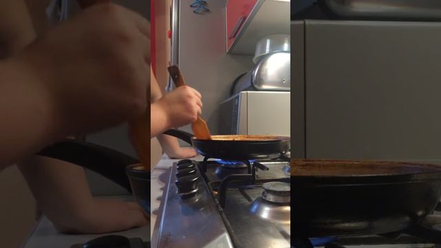 Готовим солянку.Зажарка.Часть 1 смотреть онлайн