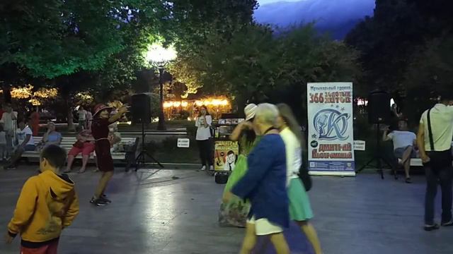 Кайфуйте от жизни сколько бы вам не было лет.....Всегда веселого настроения...... смотреть онлайн