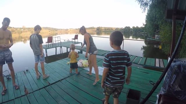 Vlog Бездельники: Отличная рыбалка на технопланктон. Большущий Толстолоб! ВЫПУСК#1 06.08.16 смотреть онлайн