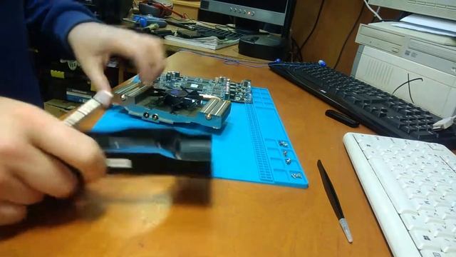 RADEON HD6700. Профилактика видеокарты, чистка, замена термопасты смотреть онлайн