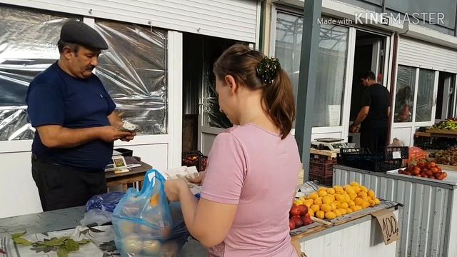 Многодетная семья, закупки на базаре