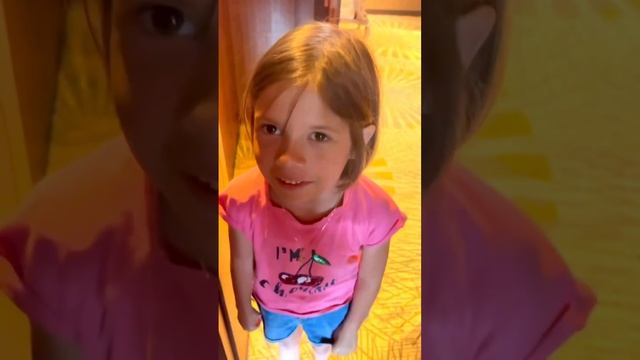 Смешные видео I Девочка пришла в чужой дом!