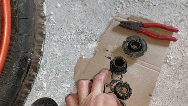 Подшипник колеса мотоцикла Урал. Устраняю очередной недочет в сборке. КОСЯК № 2 смотреть онлайн