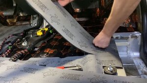 Volkswagen Multivan процесс полной  шумоизоляции салона ШУМОИЗОЛЯЦИЯ COMFORT MAT 2022