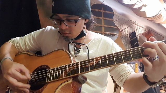 Testing a RM30,000 Jeffrey Yong acoustic guitar made in Ulu Langat, Malaysia смотреть онлайн