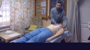 Остеопатическое лечение сколиоза, головной боли, смещения атланта.mp4