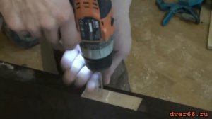 Врезка карточных универсальных петель при установке межкомнатных дверей