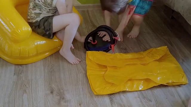 Детское надувное кресло INTEX веселые животные HAPPY ANIMAL медведь | Intex Happy Animal Chair смотреть онлайн