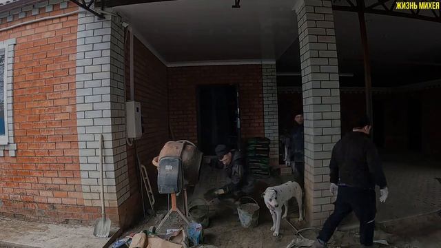 ВИТАЛИК И АНГЕЛИНА НАКОРМИЛИ УМАТНЫМ БОРЩОМ/ФИНИШНАЯ ЗАЛИВКА ПОЛОВ / ПОДАРКИ МАМЕ ОТ НАС И ОТ ДРУЗЕ смотреть онлайн