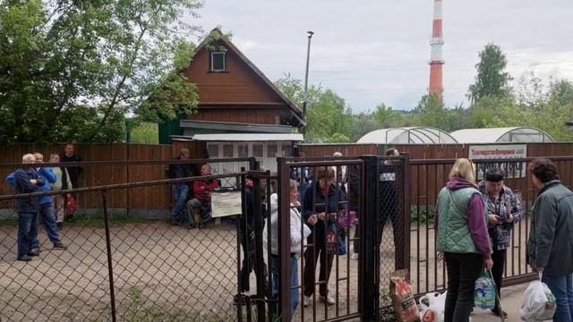 У ворот на поле ОНТСН "Самаровка" 20 мая 2023 года, г.Королев. (Часть 1).
