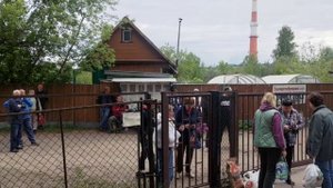 У ворот на поле ОНТСН "Самаровка" 20 мая 2023 года, г.Королев. (Часть 1).