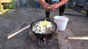 ЖАРЕНАЯ КАРТОШКА С ГРИБАМИ НА КОСТРЕ ПО ДЕРЕВЕНСКИ