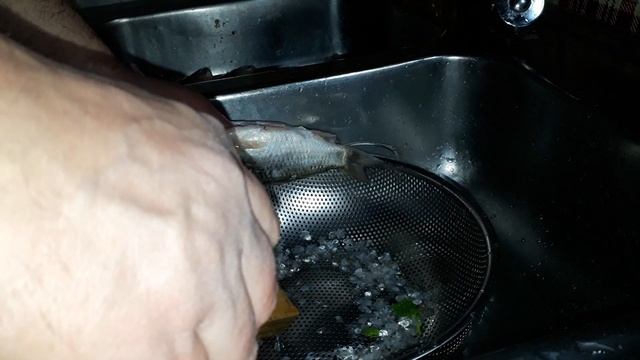 рыбачистка своими руками (лайфхак) смотреть онлайн