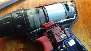 Ремонт шуруповерта Bosch GSR 12V-15. Не вращается двигатель, подсветка работает.