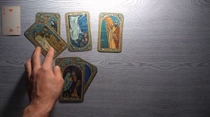 Гадание на таро когда он мне позвонит , напишет , вспомнит в течении месяца ? думает ? любит ?