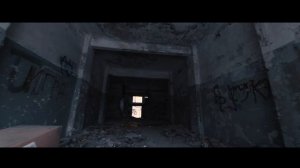 Старая заброшенная школа внутри с FPV дрона