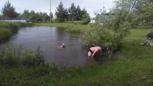 Купаемся в пруду смотреть онлайн