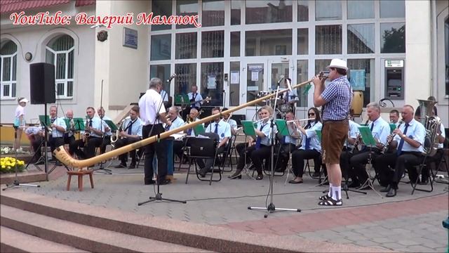 Альпийская ПОЛЬКА! танцуют прямо на улице!!!