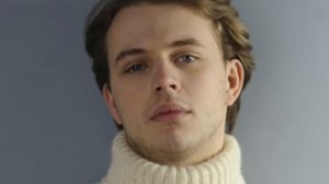 Внук Андрея Миронова дебютировал в качестве ведущего: невероятное сходство с дедом