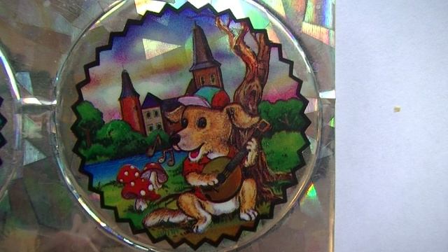 Редкие кэпсы, фишки с единорогами и животными.