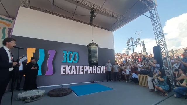 Что СПРЯТАЛИ ПОД ЗЕМЛЕЙ в Екатеринбурге 50 ЛЕТ НАЗАД | Вскрываем капсулу времени | E1.RU смотреть онлайн