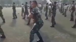 удивил всех своим танцем