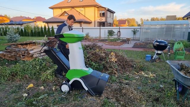 Оказывается существует измельчитель и трава и ветки два в одном