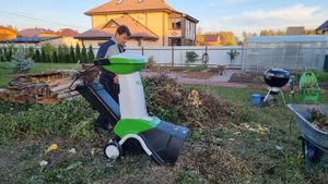 Оказывается существует измельчитель и трава и ветки два в одном