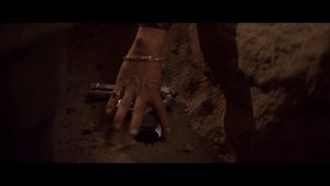 Лара Крофт: Расхитительница гробниц 2(Lara Croft Tomb Raider: The Cradle of Life) Метание ножа