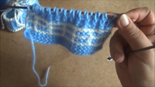 Голубые пинетки спицами. Часть 1. knitting booties for the baby