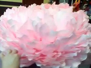 Пион из гофрированной бумаги.