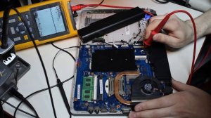 103 Диагностика и ремонт ноутбука Samsung NP300E5A измерение напряжений и сопротивление нагрузки.