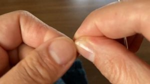 Убираем концы ниток при вязании спицами.