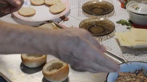 Горячие бутерброды с рыбными консервами