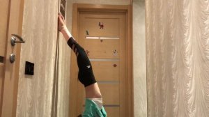 Урок стойки на руках