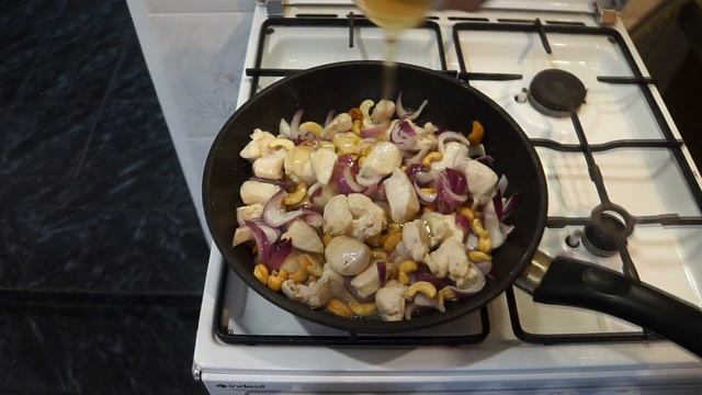 Курица с кешью и кинзой смотреть онлайн